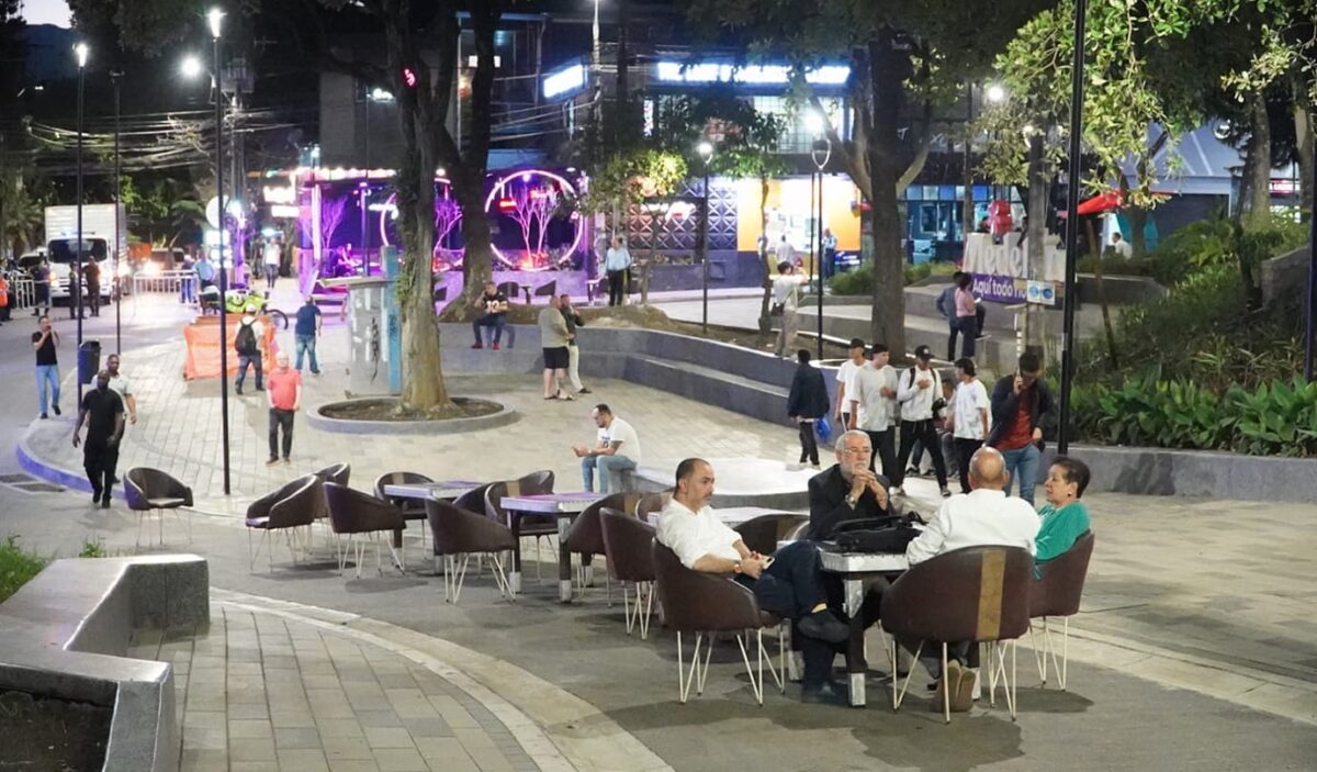 Plan piloto amenaza con reducir horarios de negocios del Parque Lleras