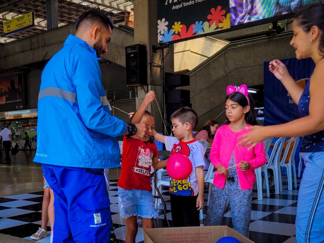 El Escuchaderito se creó para cuidar la salud mental de los niños de Medellín