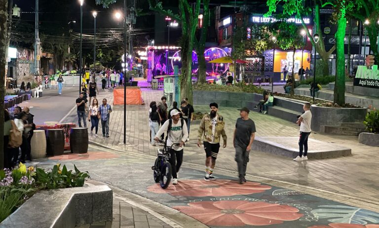 El parque Lleras estrena sistema de alumbrado público tipo Lyra