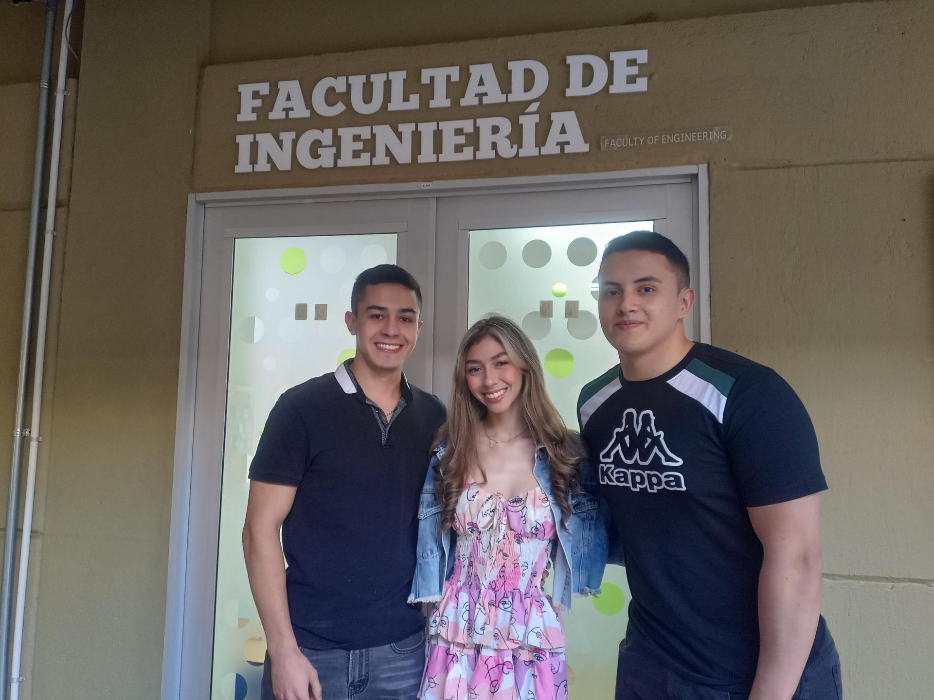 Tres estudiantes de Ingeniería Biomédica del CES investigarán sobre el cáncer en Canadá