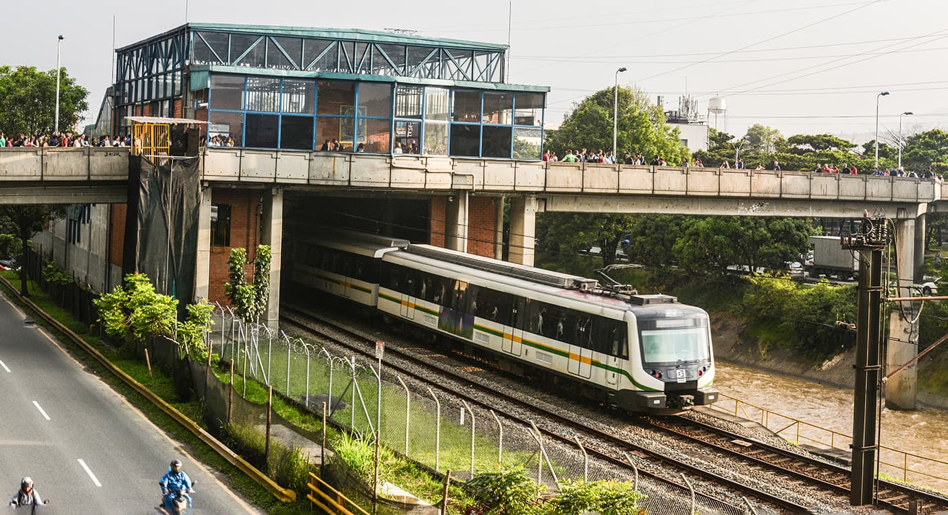 UPB y Metro de Medellín obtienen patente de cargador para reutilización de energía en trenes