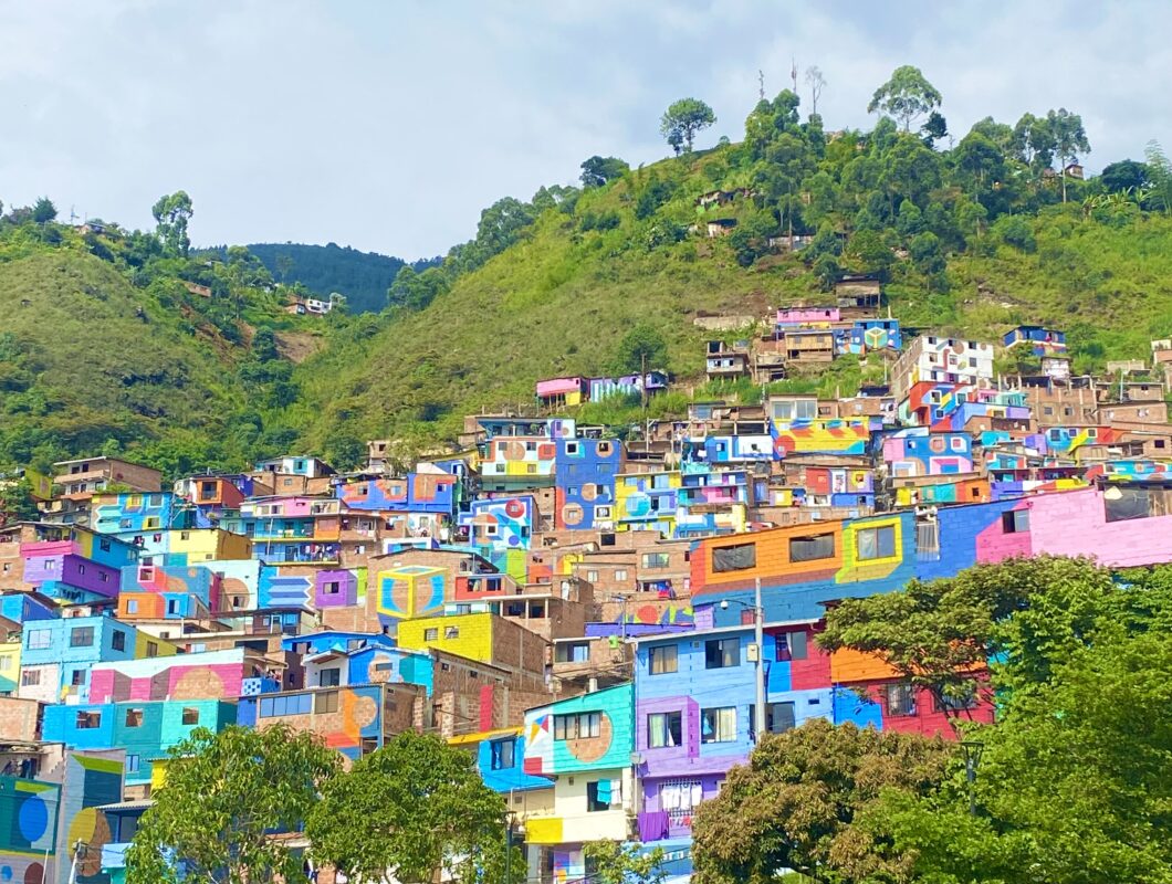 Visitar Constelaciones, el mural artístico más grande de Medellín