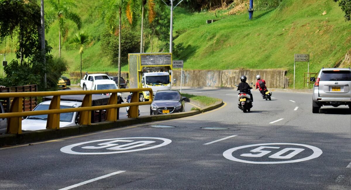 10 vias de Medellín entre ellas Las Palmas tienen un nuevo límite de velocidad