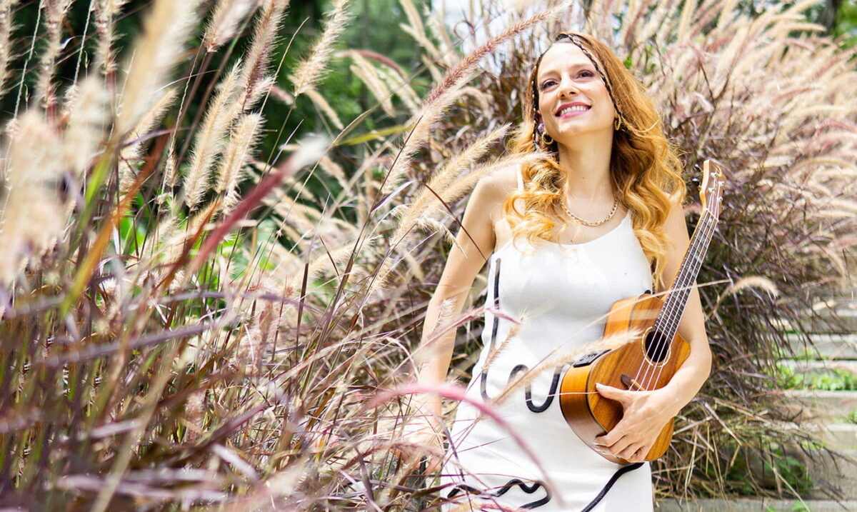 Con su ukelele, Angélika ha compuesto las canciones del álbum Flores de mar, que se pueden disfrutar en Spotify. Espera refrendar su lanzamiento con un concierto sinfónico en noviembre; entre tanto, fue presentado a los premios Grammy en cuatro categorías: nuevo álbum, mejor productor, nuevo artista y mejor canción. El disco fue producido por ADA Wagner y Toby Tobón.