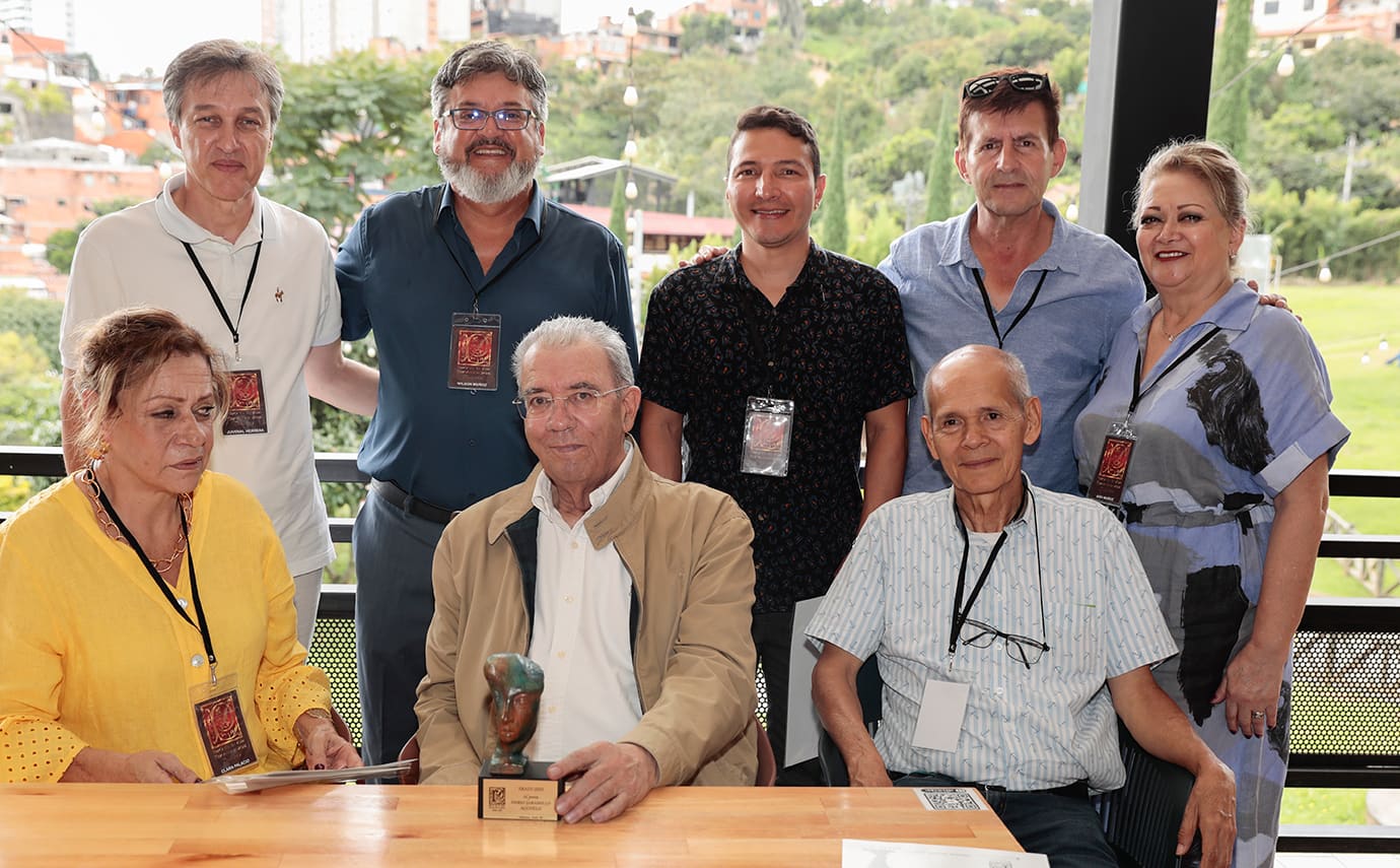 El poeta Darío Jaramillo Agudelo recibió el premio Erato 2023