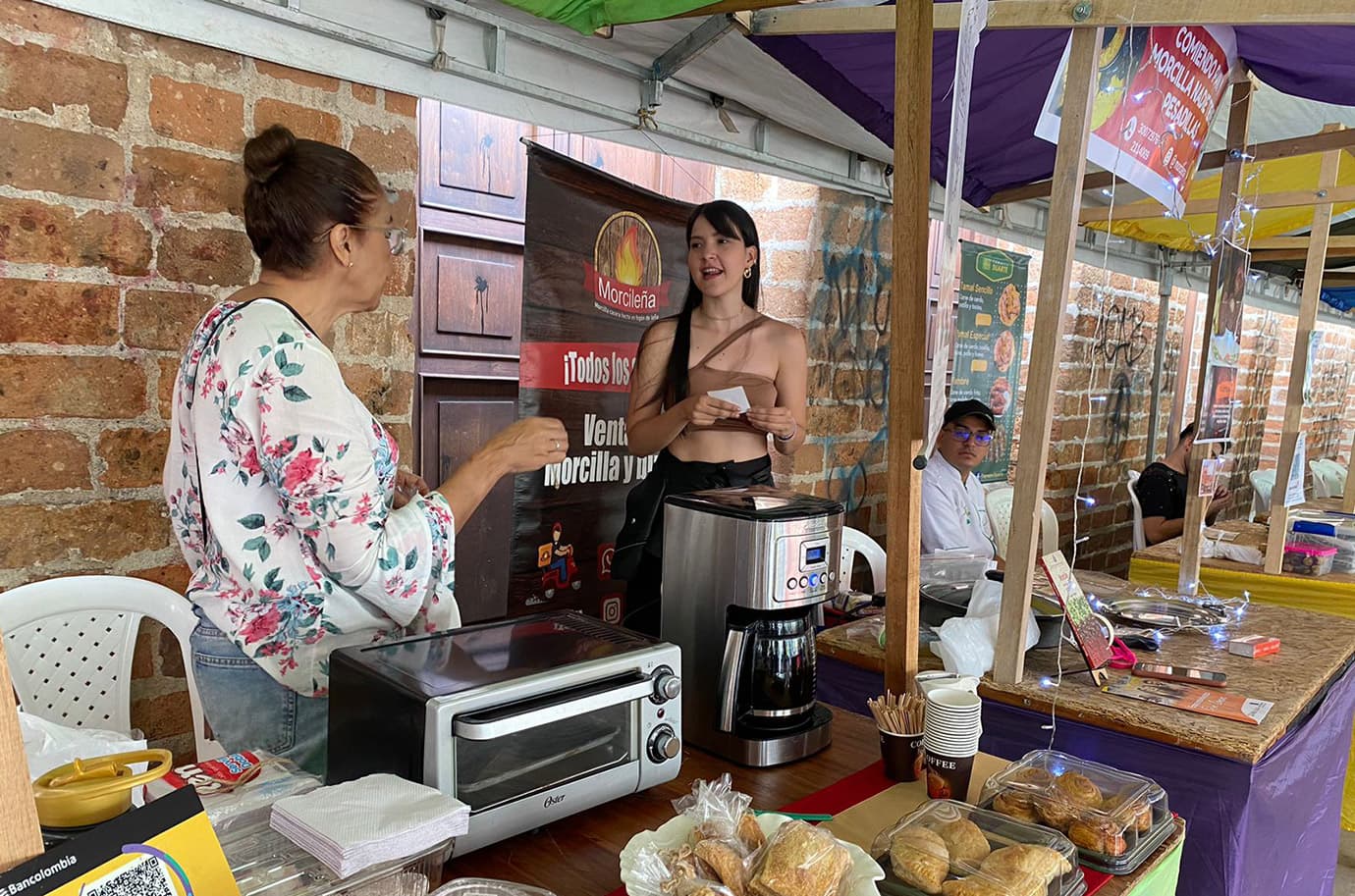 Emprendedores mayores de edad de El Poblado participan en feria empresarial de Capacidades Territoriales