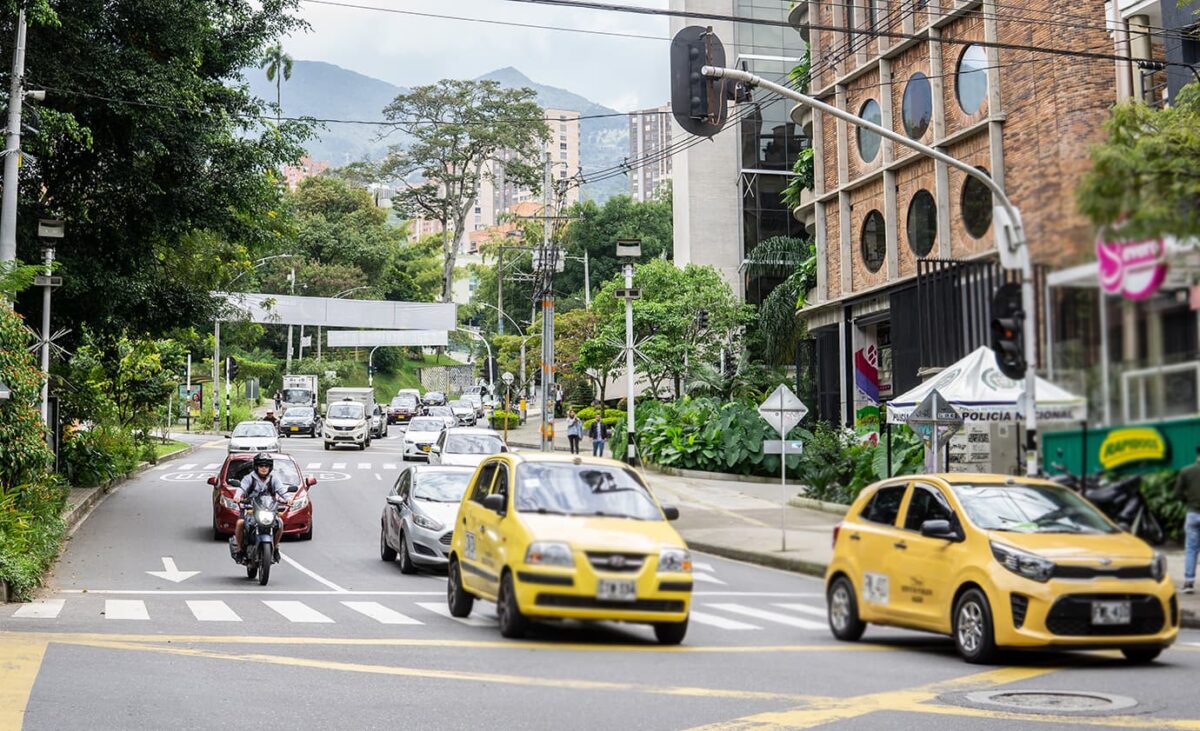 Pico y placa en Medellín los vehículos híbridos deberán registrarse para estar exentos