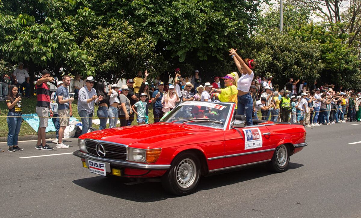 Todo listo para el desfile de Autos Clásicos y Antiguos de la Feria de las Flores 2023