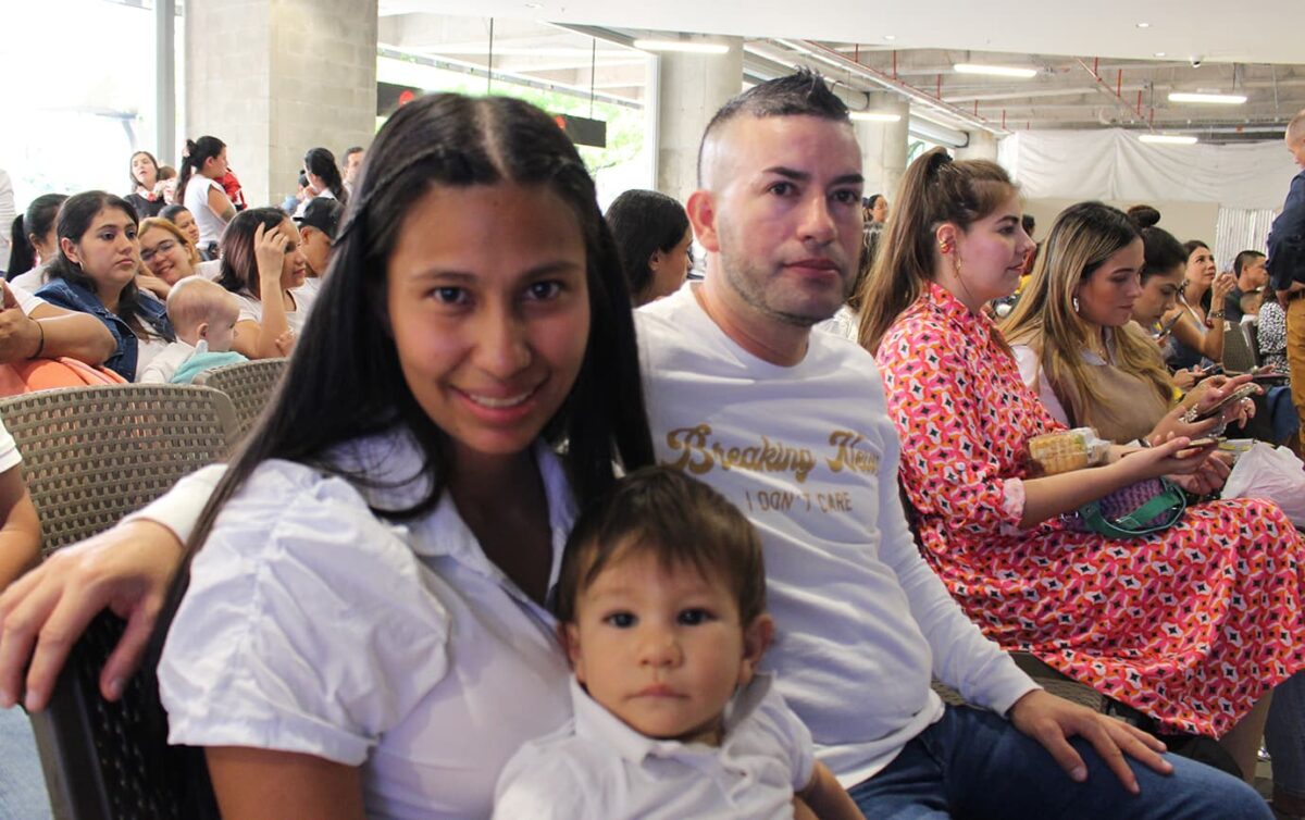 Camila Fabra es una de las mamás que ha recibido los paquetes alimentarios y la asesoría de la Fundación Éxito. Llegó para compartir su testimonio.