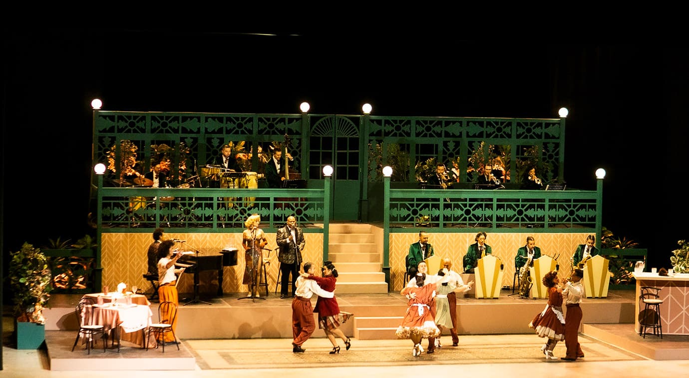 La Sociedad de la Cumbia ilumina al Teatro El Tesoro