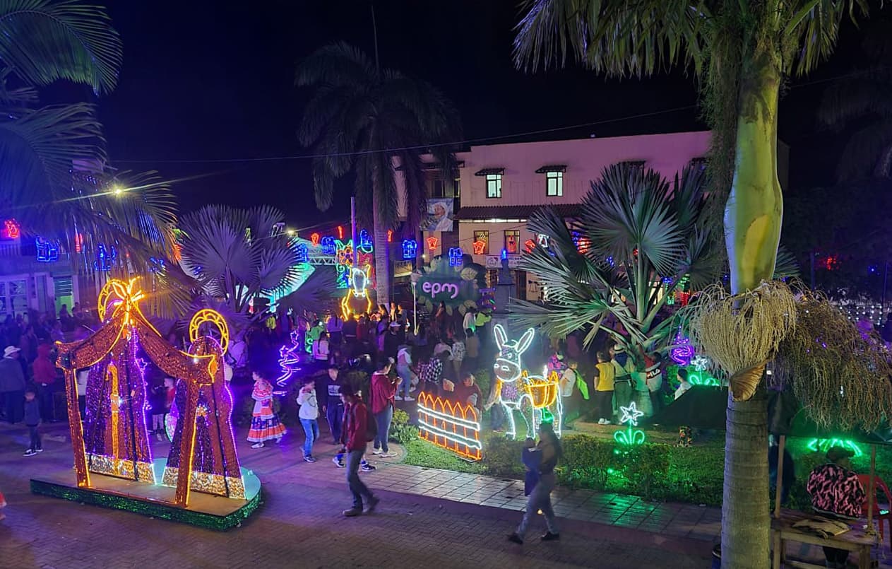 La lista de los 14 municipios antioqueños que se ganaron el alumbrado navideño gratuito de EPM
