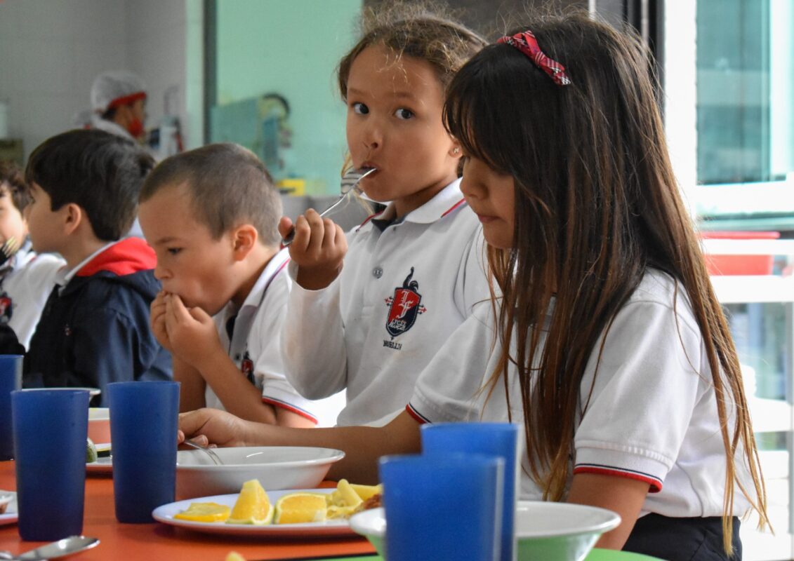 Niños de Medellín aprenden de alimentación consciente