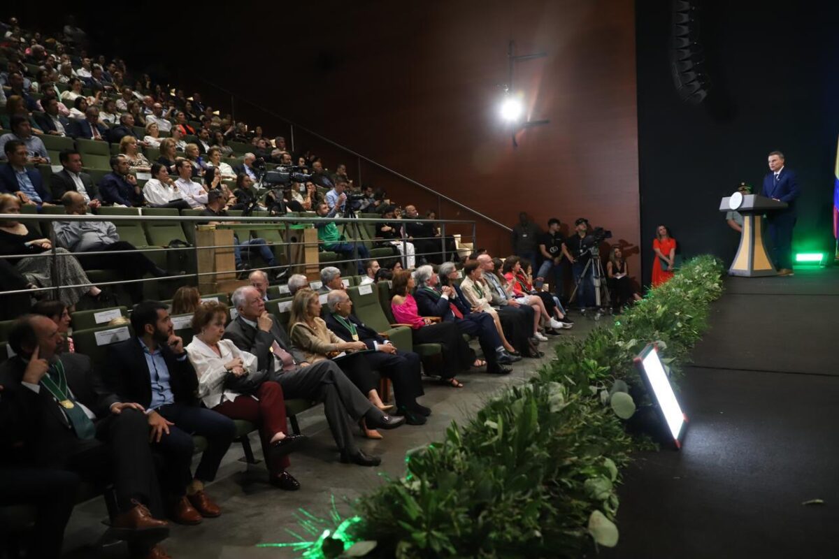 Seis destacados antioqueños recibieron el Escudo de Antioquia, categoría Oro