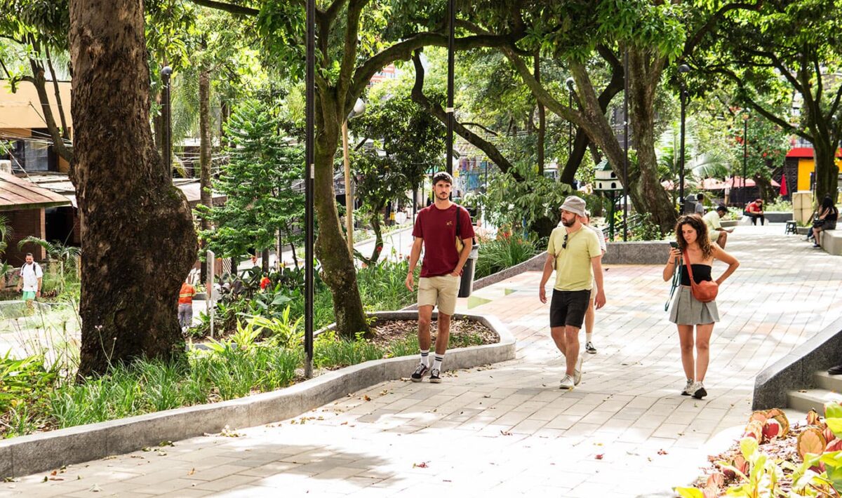 Una estrategia busca educar al turista en parque Lleras y Provenza, en El Poblado