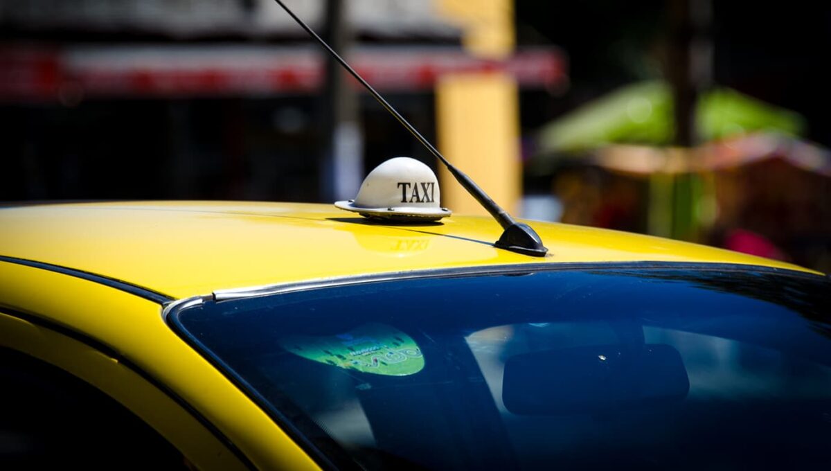 Vías cerradas por el paro de taxistas en Medellín