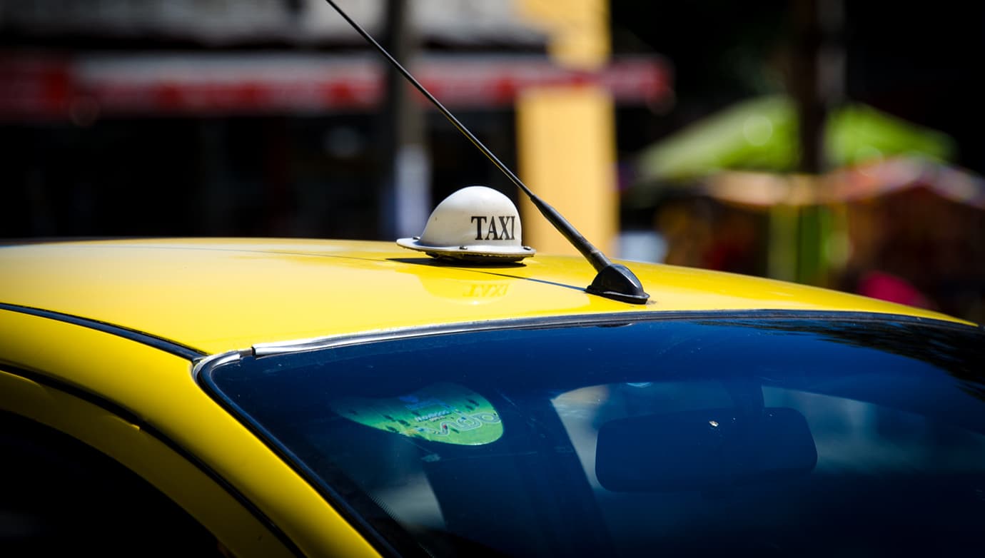 Vías cerradas por el paro de taxistas en Medellín