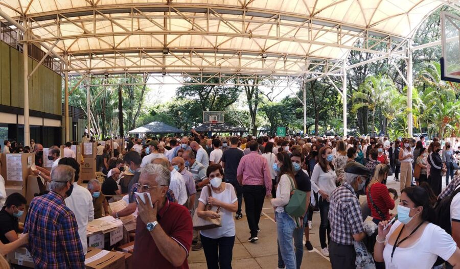 Puesto de votación en la universidad Eafit