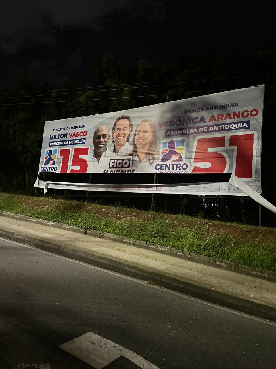 Valla política del Centro Democrático destrozada
