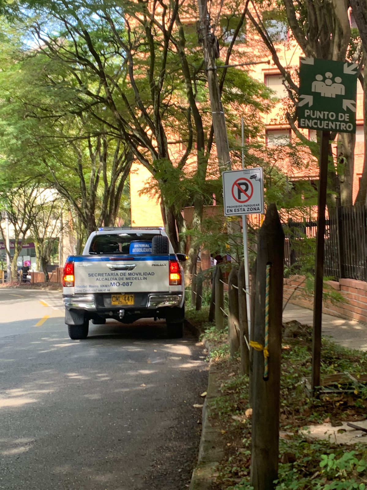 Camioneta de la Secretaría de Movilidad La Tomatera
