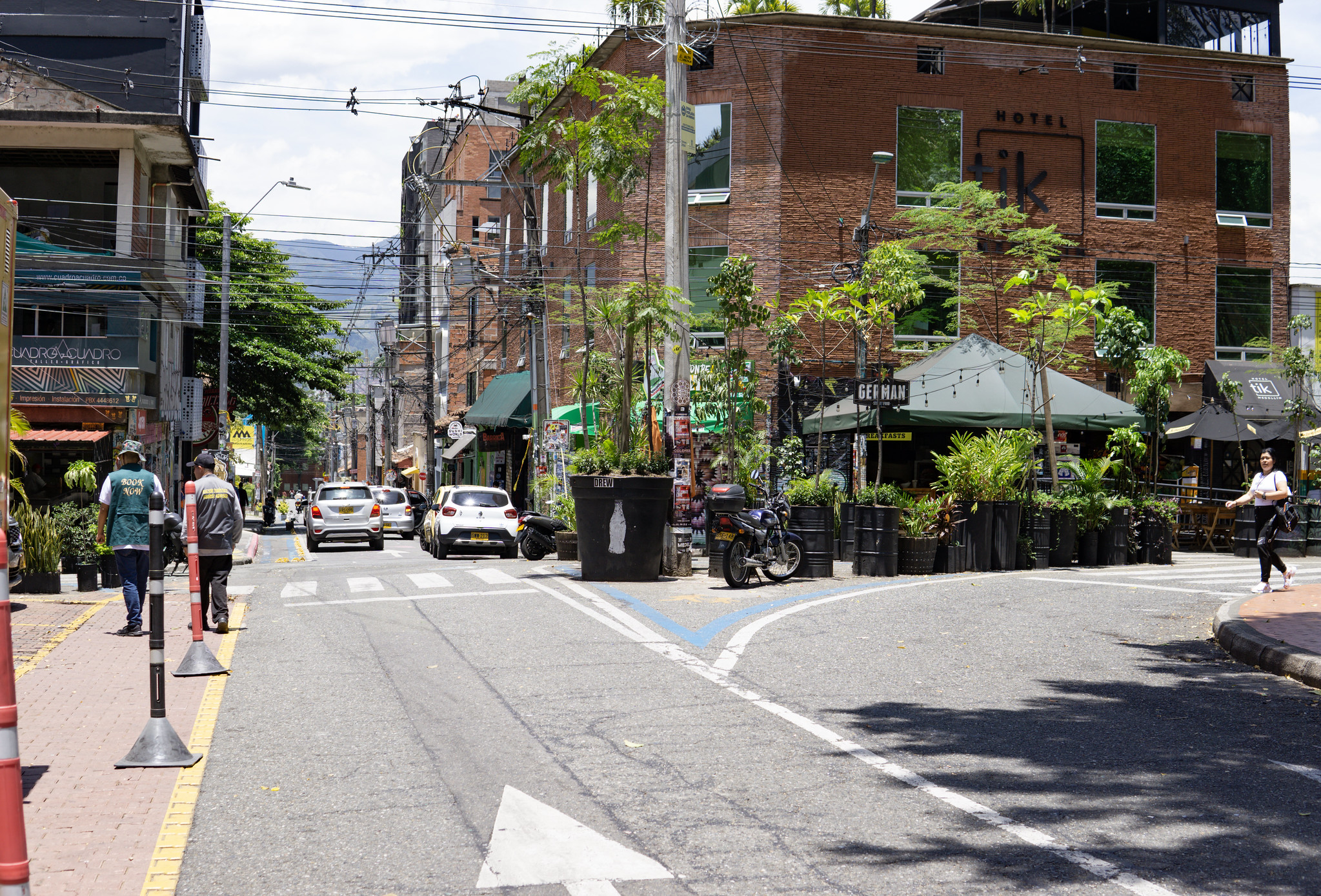 Resalto calle 9 carrera 43B vecinos riesgo peatones