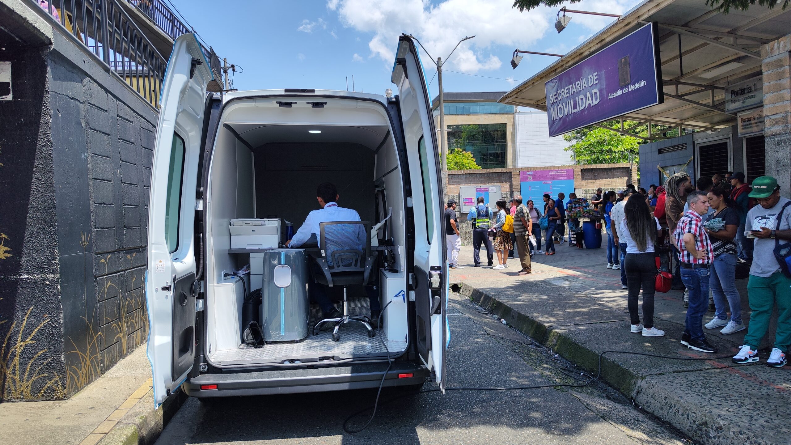 Unidad Móvil de Trámites de Movilidad recorre las calles de Medellín