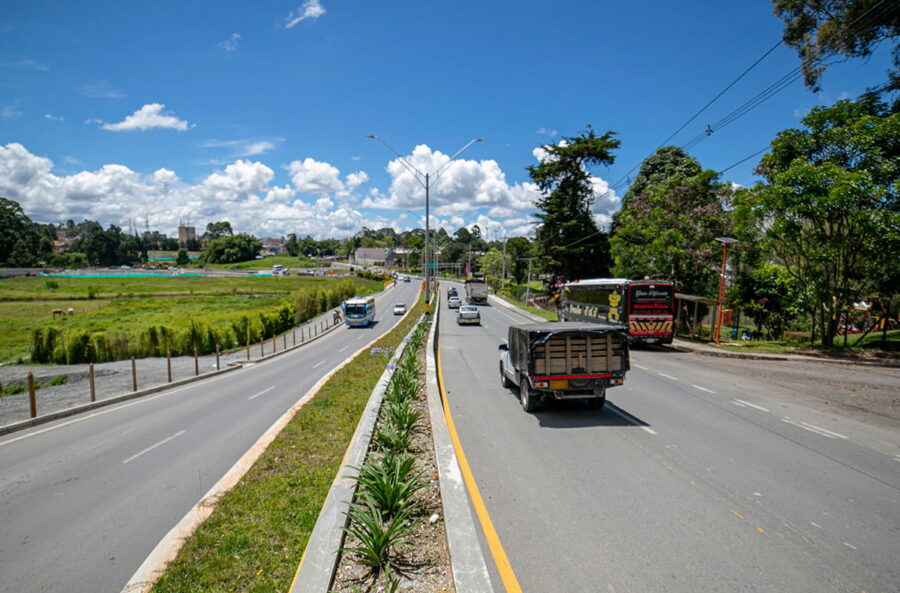 ruta al aeropuerto de Rionegro, en bus y pagando con la tarjeta Cívica