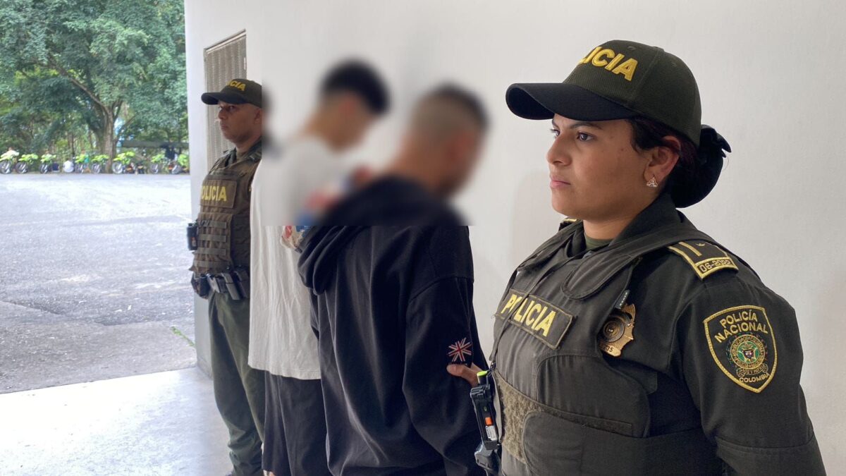 Operativos policía agentes uniformados