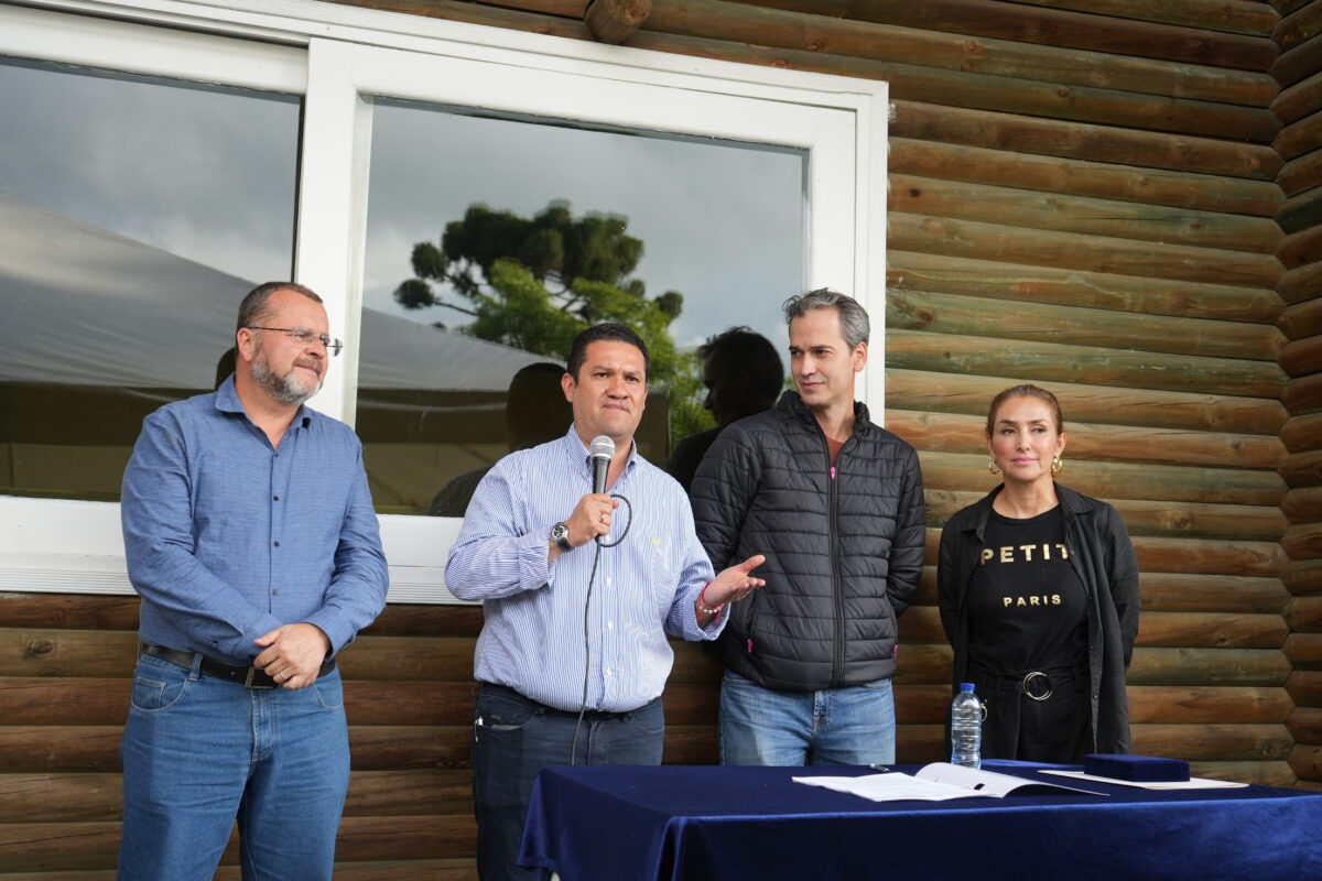 Firma del acuerdo para el uso del predio La Morelia con Alcaldía de Rionegro.