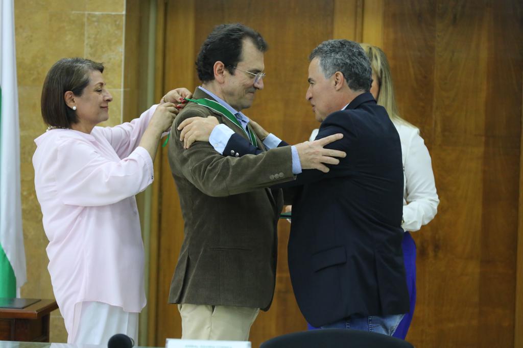 El máximo reconocimiento del Departamento para Alonso Salazar