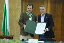 El máximo reconocimiento del Departamento para Alonso Salazar