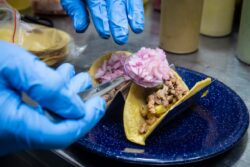 Manila Taqueria receta 1 temporada de tacos - 8