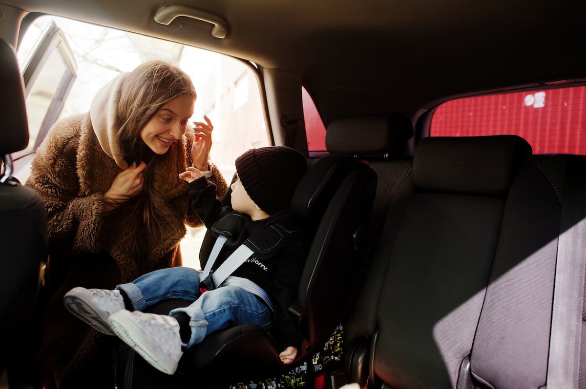 Si va a viajar por carretera: ¡que los niños estén seguros!