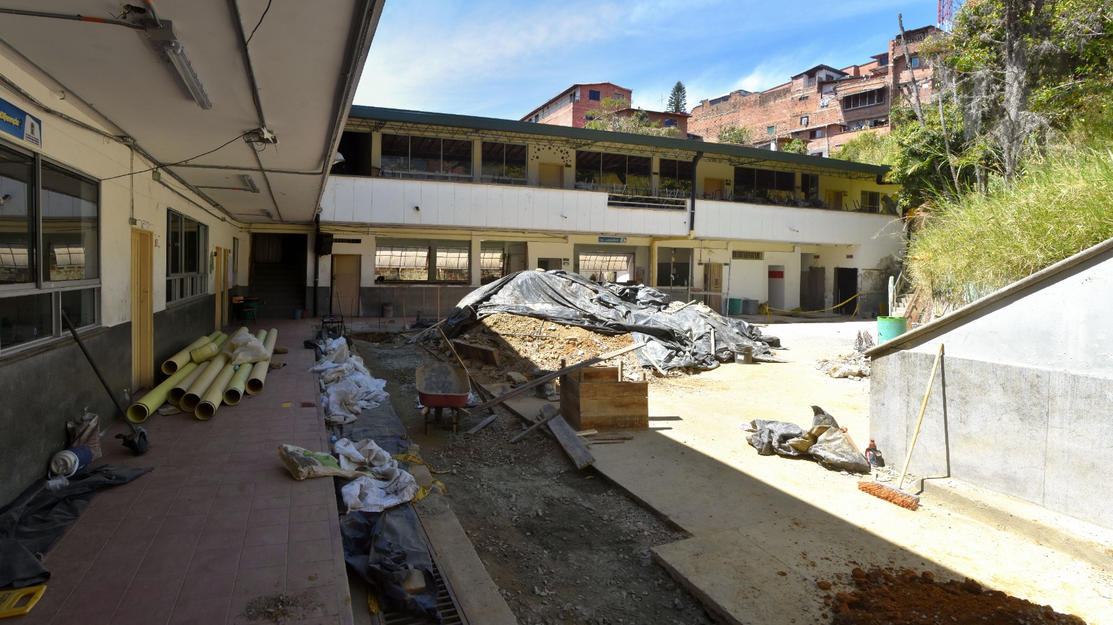 “40 I.E., que debieron ser intervenidas, se encuentran en estado crítico” Secretaría de Educación
