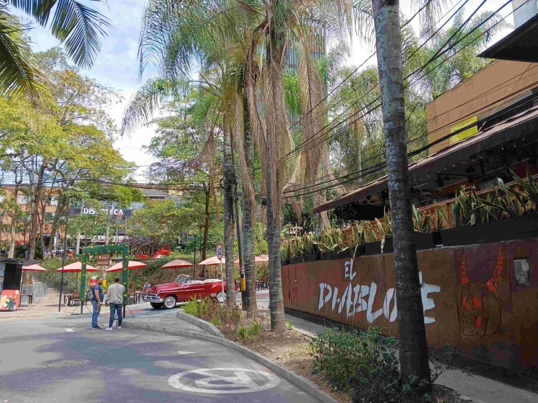Voz del lector estatua parque Lleras