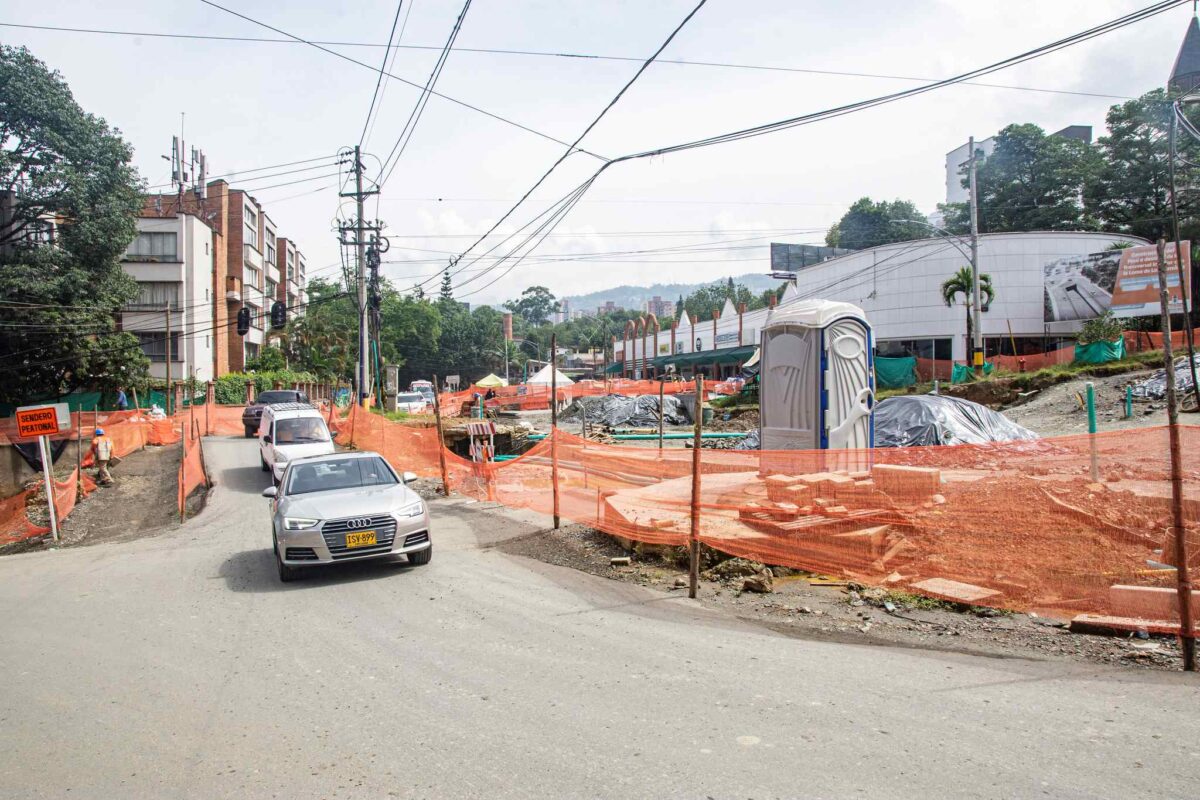 Obras en Transversal Intermedia alcantarillado