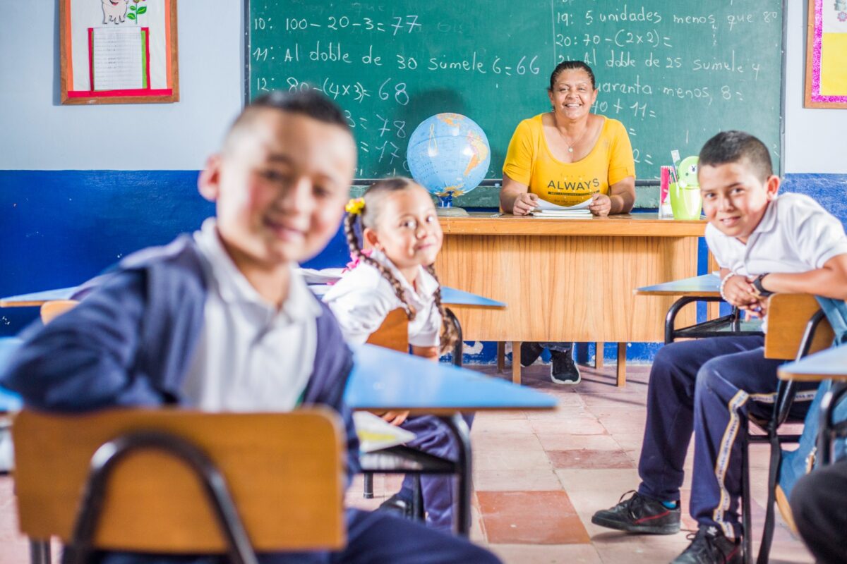 431.358 estudiantes matriculados tiene Antioquia