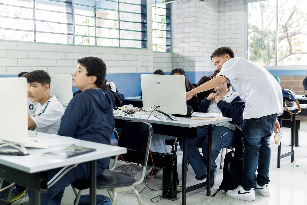 computadores escolares polémica donación