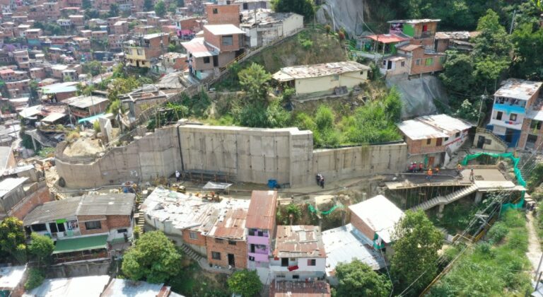 La Alcaldía invierte en el progreso de la Comuna 13 de Medellín