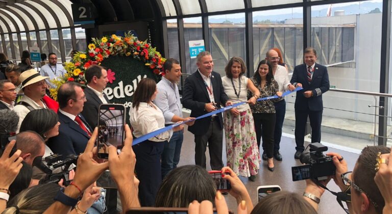 La Aerolínea JetSmart elige a Medellín como base de operaciones