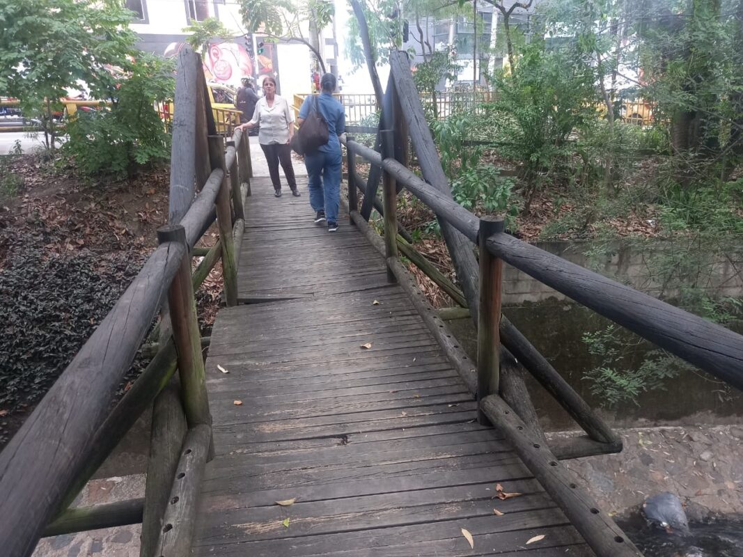 puente madera peatonal la poblada manila