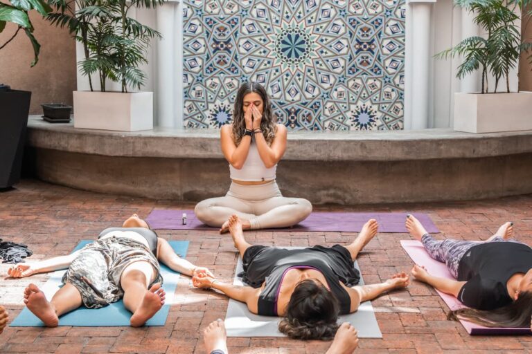  Practicar yoga con Laura Espinosa