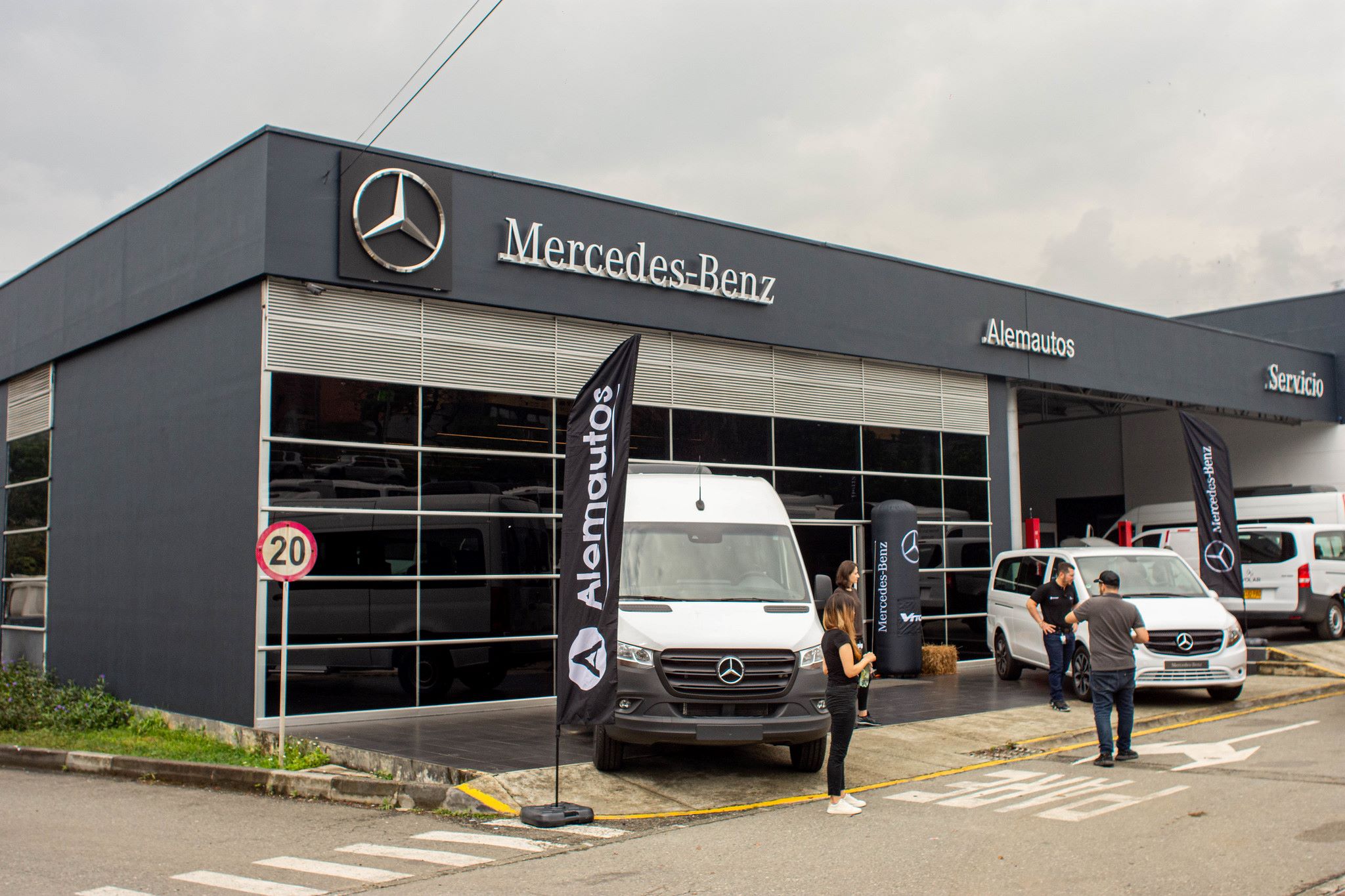 Alemautos La Estrella vans Mercedes Benz