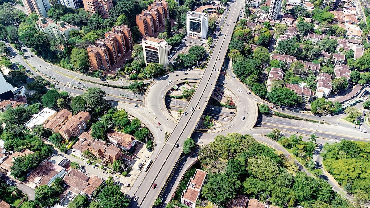 intercambio vial La Aguacatala 25 años