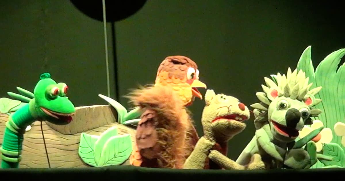 El amigo Pinchudo llega a Manicomio de Muñecos