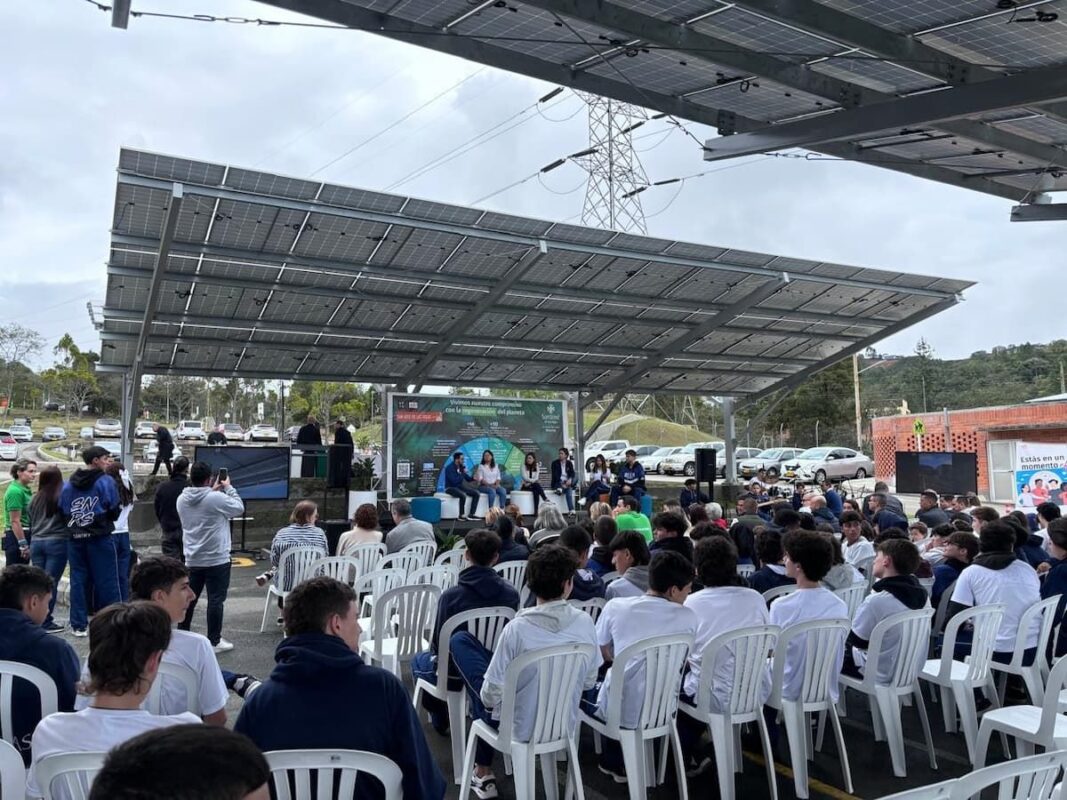 Energía fotovoltaica paneles solares colegio