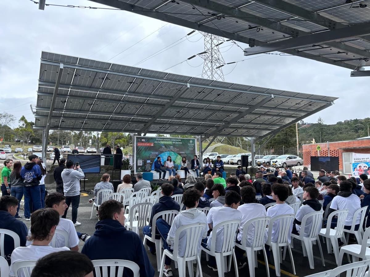 Energía fotovoltaica paneles solares colegio