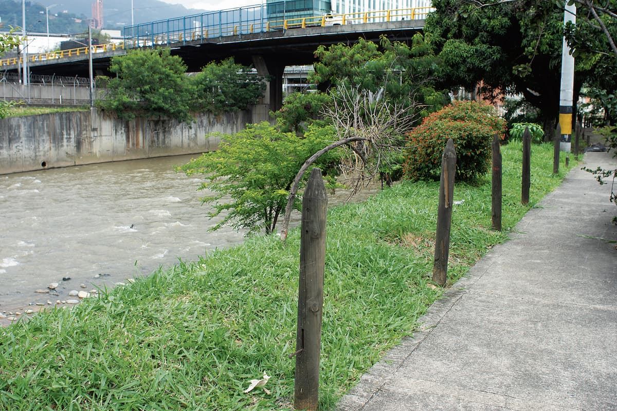Barandas protección avenida Regional Autopista Sur