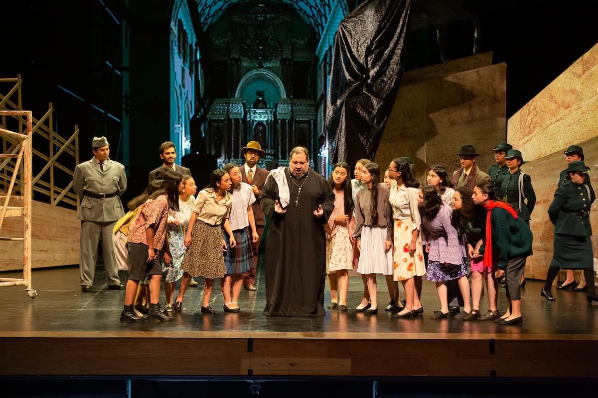 190 artistas en escena en ópera Tosca del XXXVII Aniversario del Metropolitano