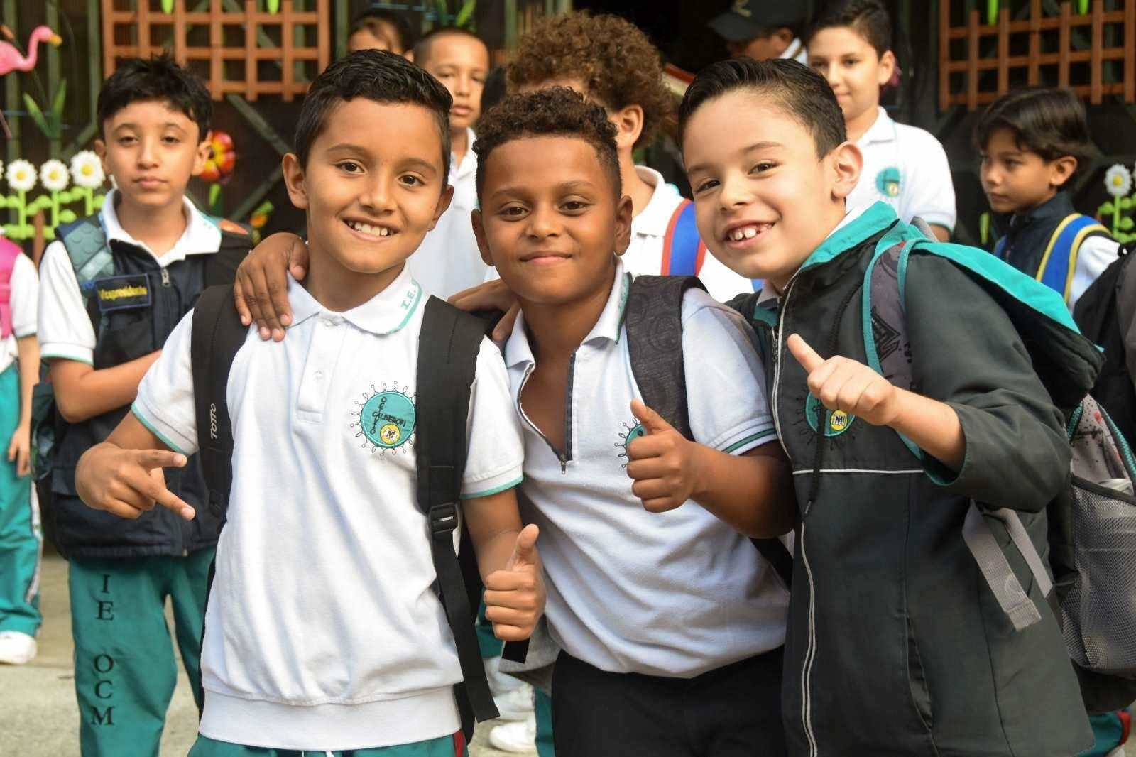 escolares alumnos estudiantes colegios