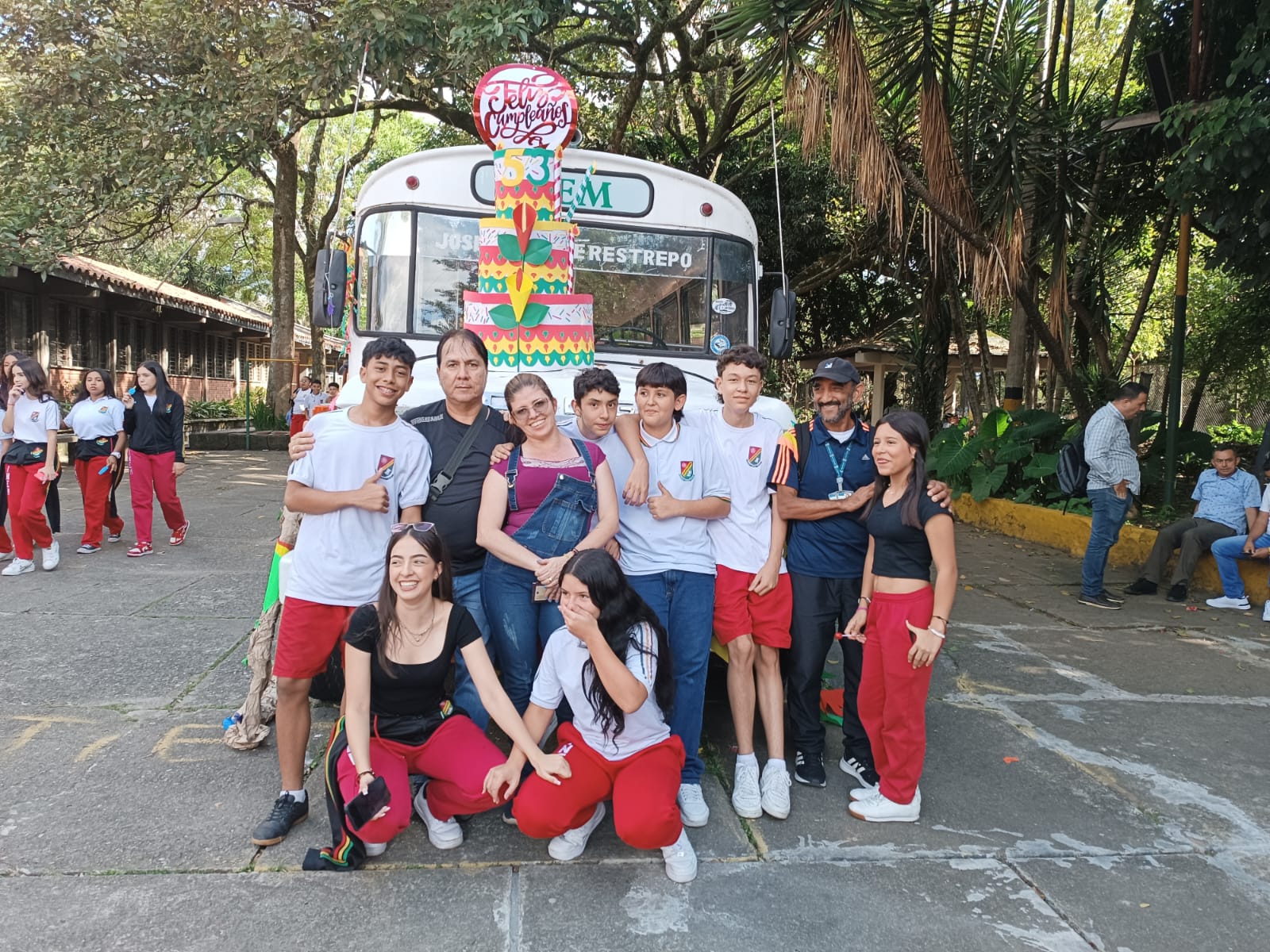 Bus del INEM, un cincuentón de exhibición - Vivir en El Poblado